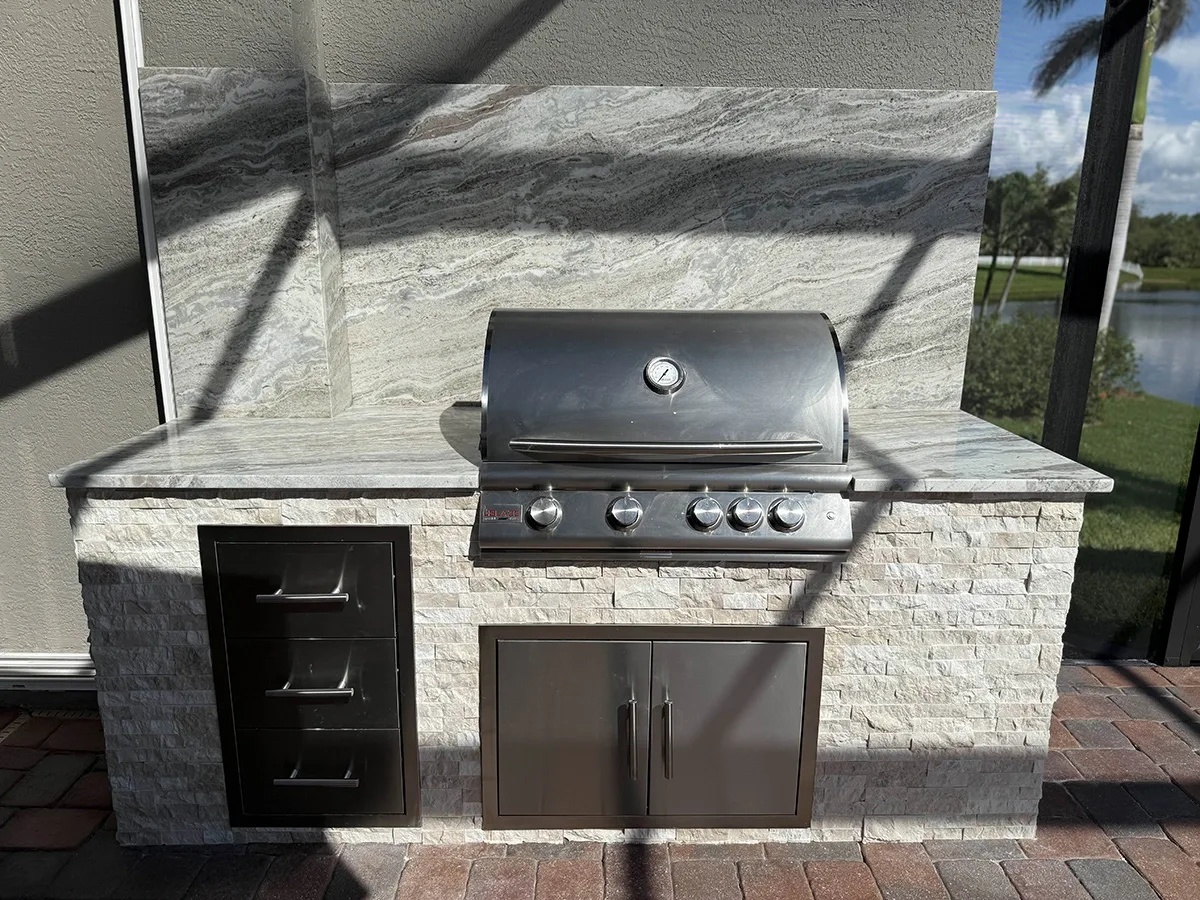 Built-in outdoor grill in Riverview, Florida by Oasis Outdoor Living, project photo 2