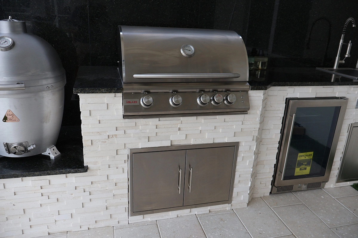 Built-in outdoor grill by Oasis Outdoor Living, project photo 7