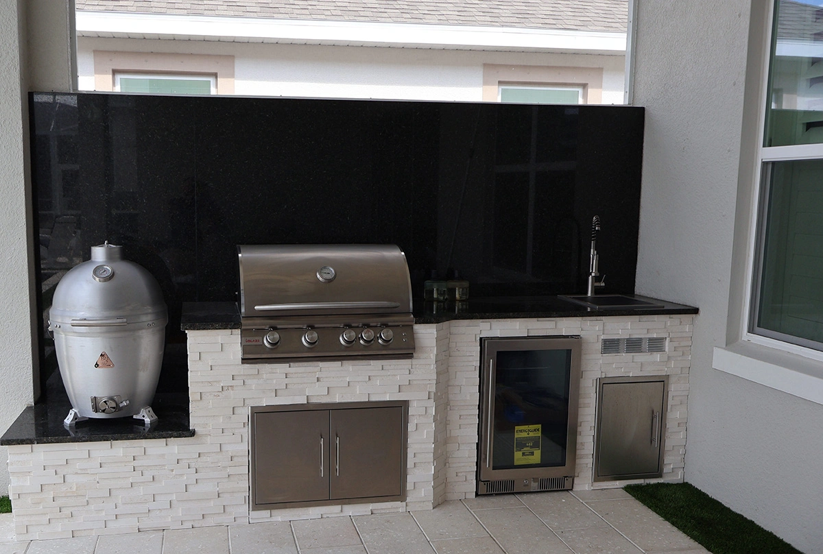 Built-in outdoor grill by Oasis Outdoor Living, project photo 2