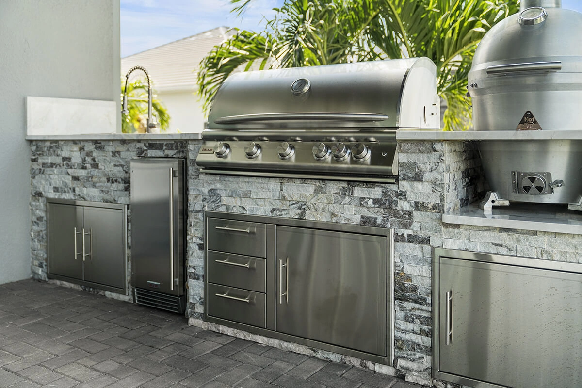 Built-in outdoor grill by Oasis Outdoor Living, project photo 6