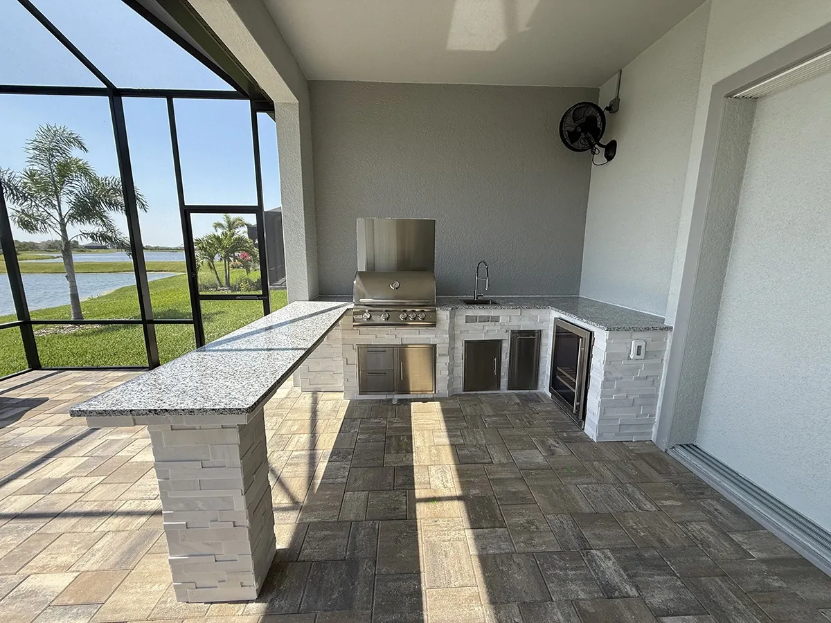 Prefab outdoor kitchen in Riverview, Florida by Oasis Outdoor Living, project photo 2