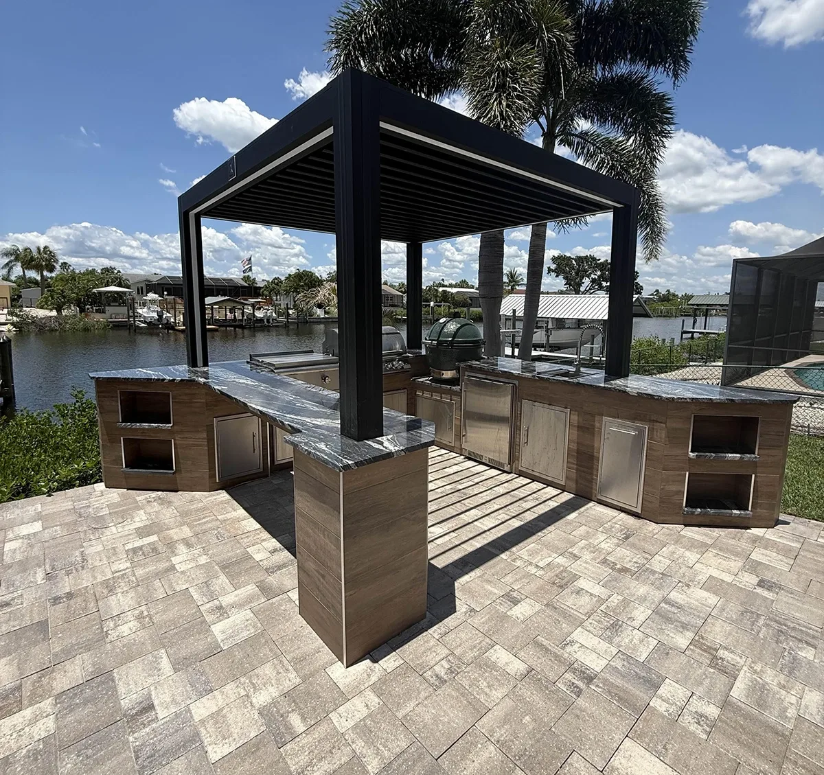Prefab outdoor kitchen in Riverview, Florida by Oasis Outdoor Living, project photo 3