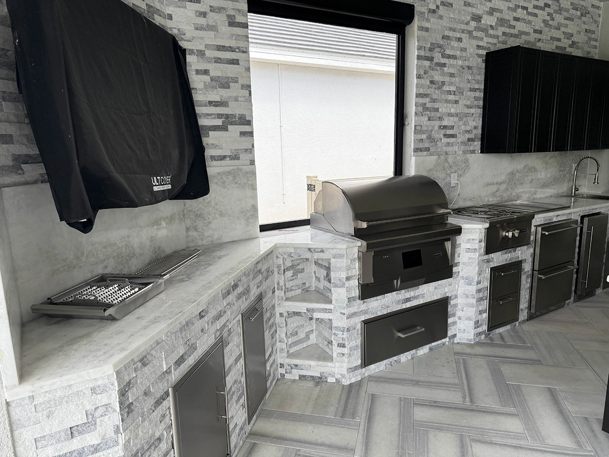 Signature outdoor kitchen island by Oasis Outdoor Living, project photo 9